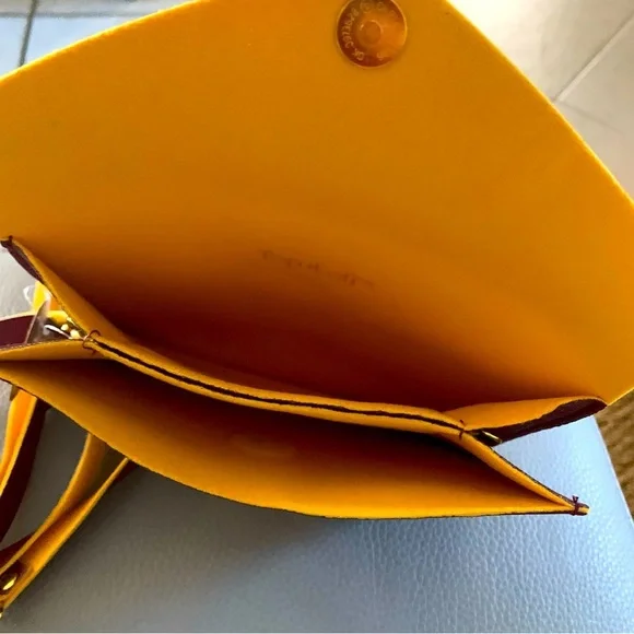 Florida State Wristlet Crossbody Bag - Picture 5 of 8